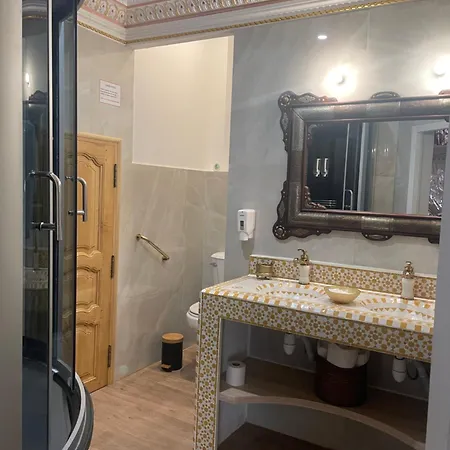 Orientale Maison De L'eglise Du Couvent 나르본