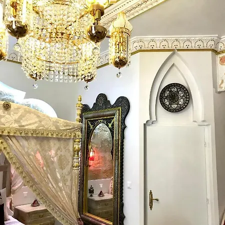 Orientale Maison De L'église Du Couvent Affittacamere *